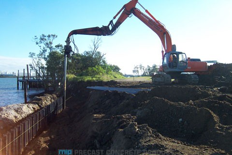 Proses Pemasangan Sheet Pile Sesuai Standart Prosedur Opersional