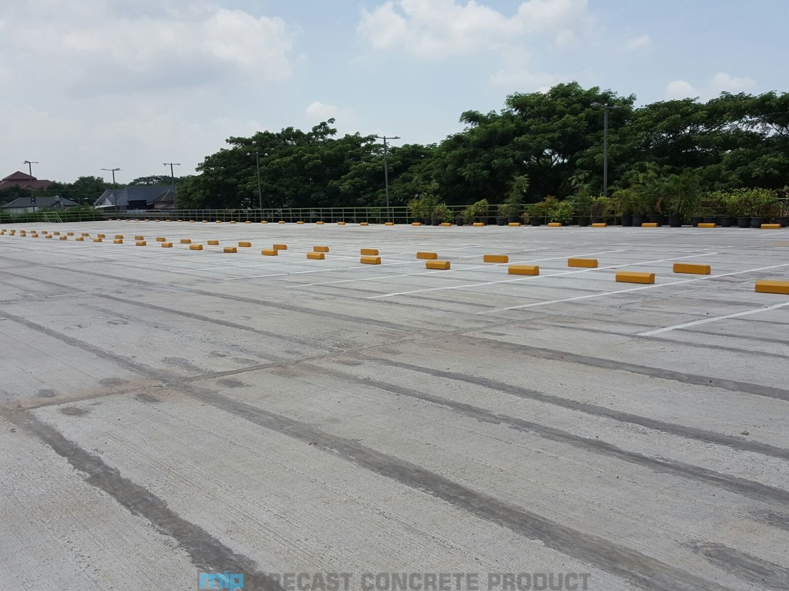 Plus Minus Penggunaan Car Stopper Parkir